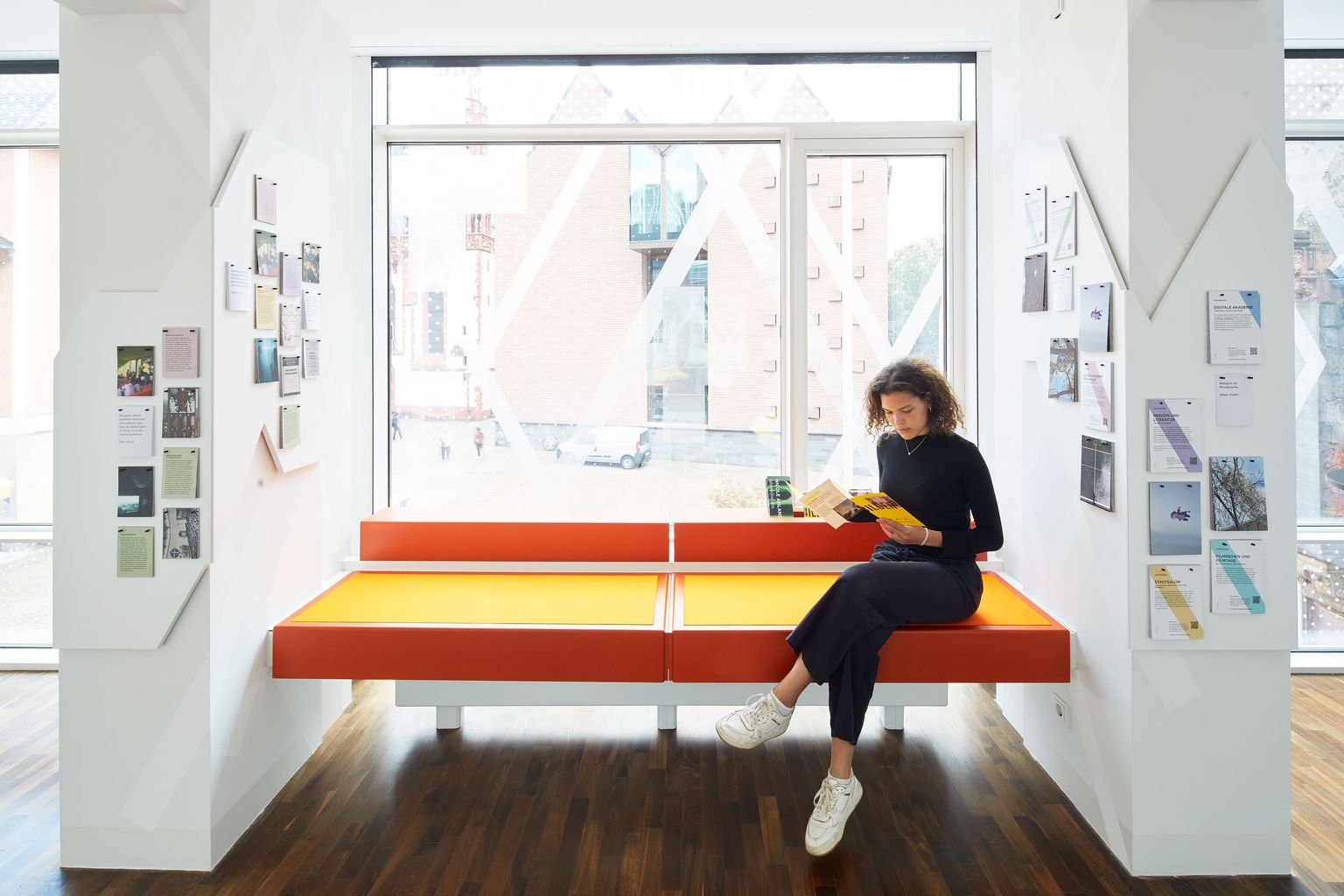 Das orange Sofa